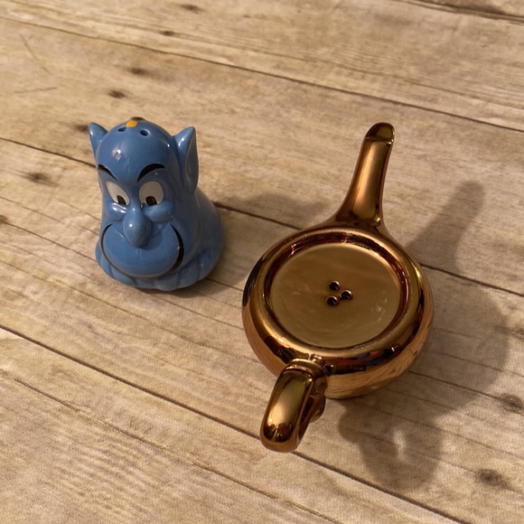 Disney Aladdin Genie in Lamp - Picture 6 of 11